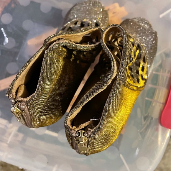 Women’s Heels - Picture 6 of 7